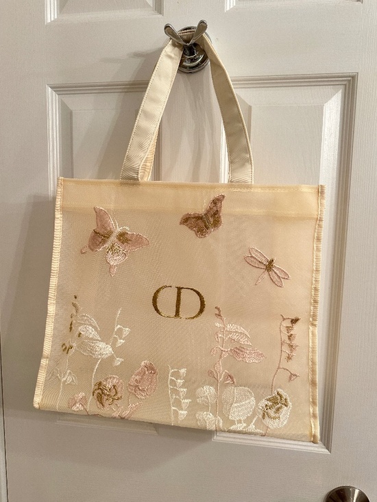 New Dior VIP gift Floral Embroidered Tote Bag - Picture 1 of 8